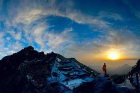 梵净山雪景风景图 梵净山冬天会封山吗 梵净山什么时候下雪图片 梵净山雪景风景图 梵净山冬天会封山吗 梵净山什么时候下雪图片摄影